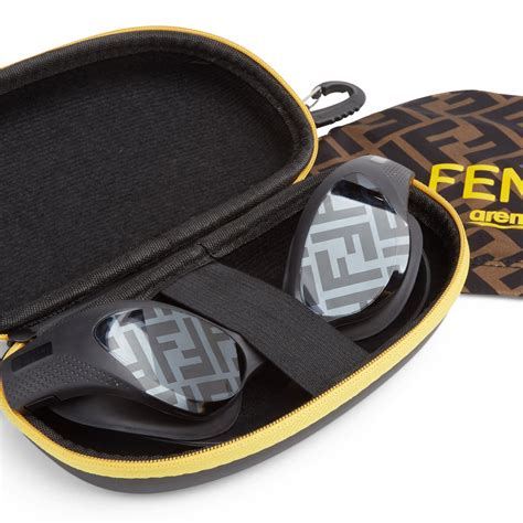 occhialini arena fendi|Fendi x arena, l'edizione limitata di cuffia e occhialini da nuoto.